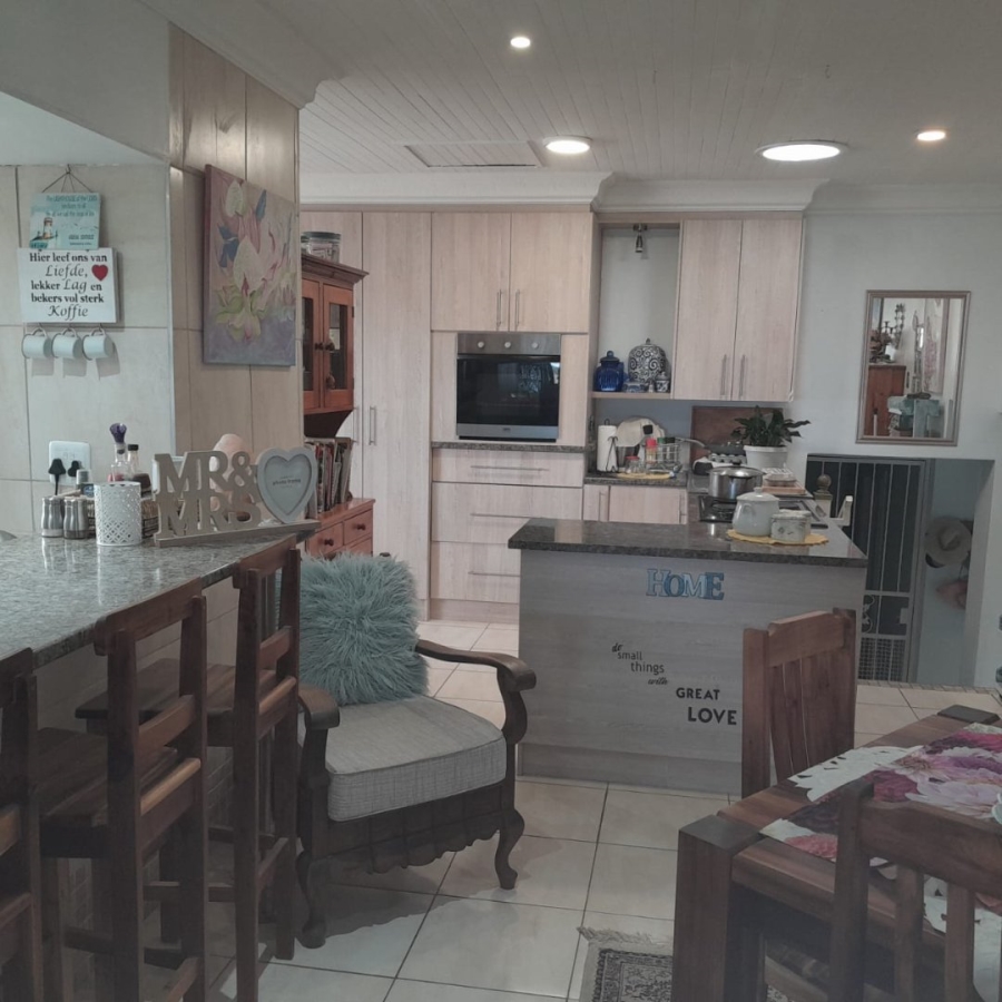 4 Bedroom Property for Sale in Wavecrest Eastern Cape